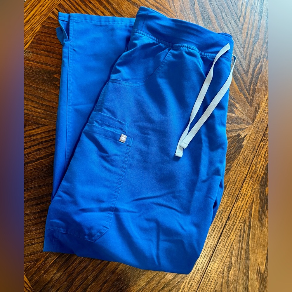 Figs. Kade Cargo. Large. Royal Blue.